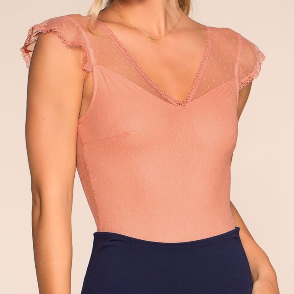 🎉 *NWT* flutter sleeve mauve bodysuit